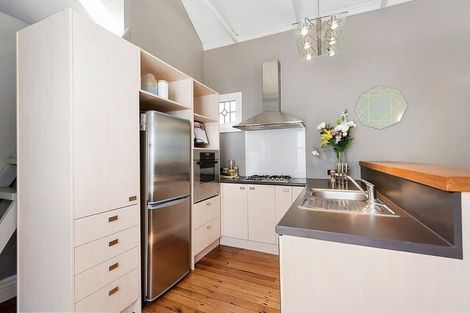 Photo of property in 15 Upper Bourke Street, Kilbirnie, Wellington, 6022