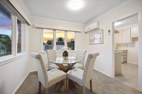 Photo of property in 2/306 Beach Road, Campbells Bay, Auckland, 0630