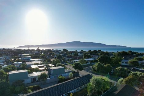 Photo of property in 9a Olive Terrace, Paraparaumu Beach, Paraparaumu, 5032