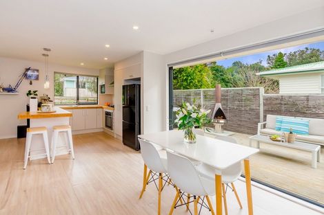 Photo of property in 11 Victor Grove, Waikanae Beach, Waikanae, 5036