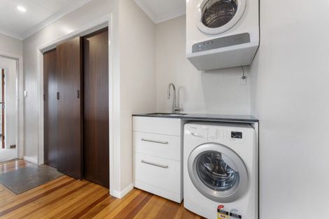 Photo of property in 11 Montrose Place, Takaro, Palmerston North, 4412