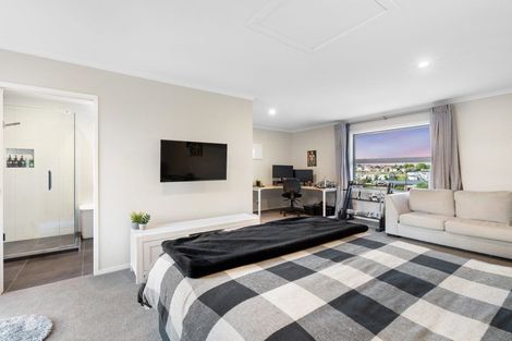 Photo of property in 28 Resolution Drive, Gulf Harbour, Whangaparaoa, 0930