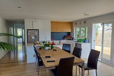 Photo of property in 13 Raleigh Road, Northcote, Auckland, 0627