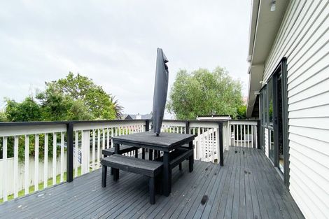 Photo of property in 1/1 Paparoa Road, Cockle Bay, Auckland, 2014