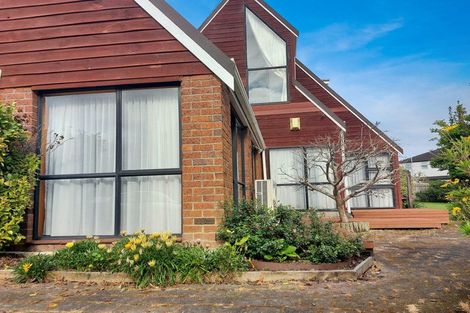 Photo of property in 7 Sunrise Lane, Te Atatu South, Auckland, 0610