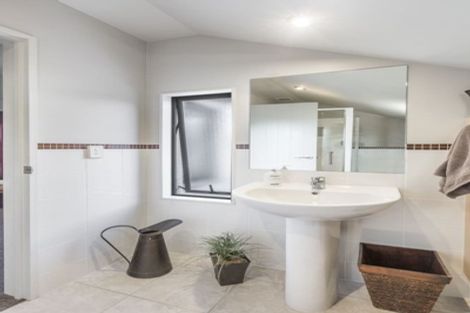 Photo of property in 8/64 Schnapper Rock Road, Schnapper Rock, Auckland, 0632