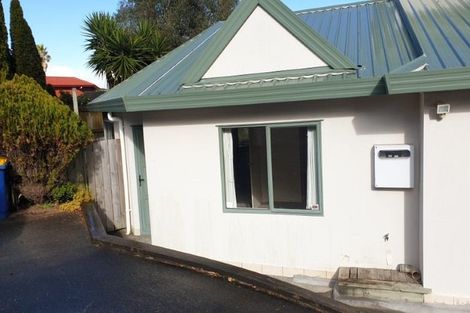 Photo of property in 6 Northcross Drive, Oteha, Auckland, 0632