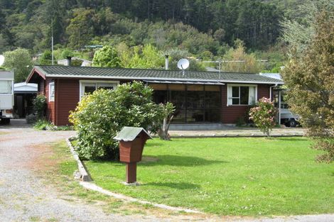 Photo of property in 1 Hampden Street, Picton, 7220