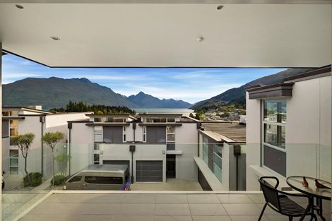 Photo of property in The Beeches Apartments, 9/60 Hallenstein Street, Queenstown, 9300