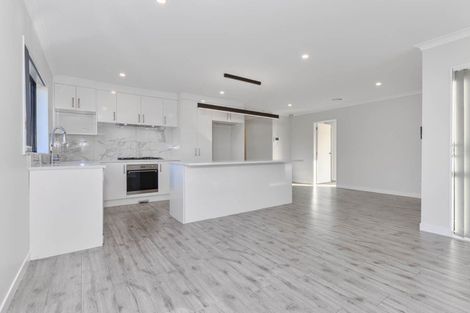 Photo of property in 40 Koroheke Road, Takanini, 2110