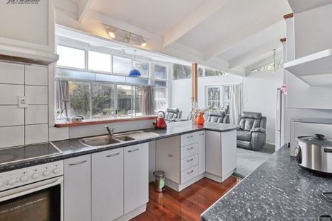 Photo of property in 140 Edmonton Road, Te Atatu South, Auckland, 0610