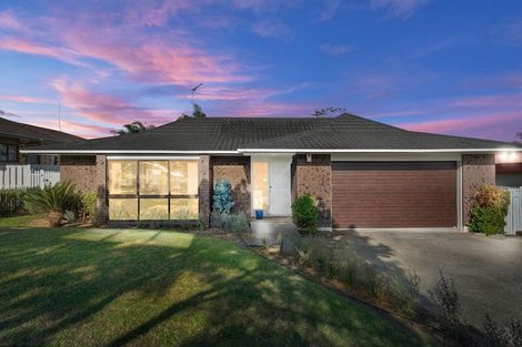 Photo of property in 7 Mark Edward Drive, Half Moon Bay, Auckland, 2012