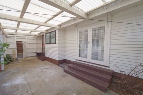 Photo of property in 20 Sullivan Avenue, Mangere Bridge, Auckland, 2022