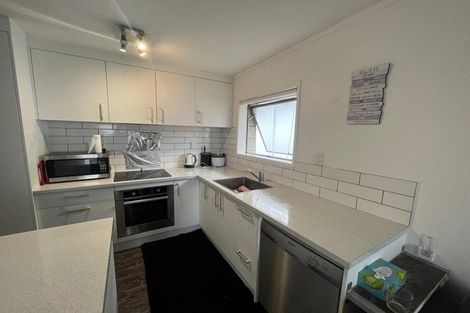 Photo of property in 2/56 Te Atatu Road, Te Atatu South, Auckland, 0610