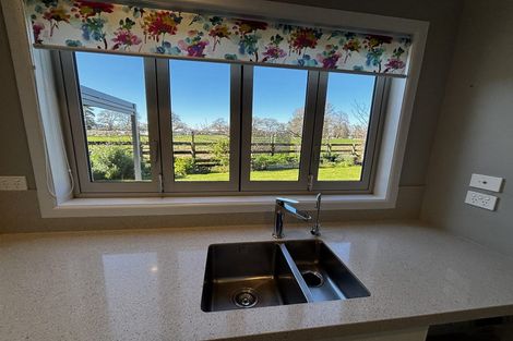 Photo of property in 2 Tucker Close, Leamington, Cambridge, 3432