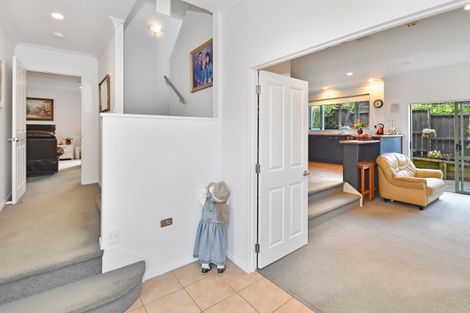 Photo of property in 2/11 The Rosebowl, Sunnyhills, Auckland, 2010