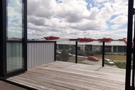 Photo of property in 5/7 Uku Lane, Hobsonville, Auckland, 0616