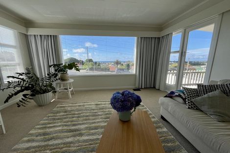 Photo of property in 9 Lismore Street, Strandon, New Plymouth, 4312