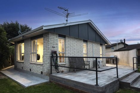 Photo of property in 28 Denniston Crescent, Redwood, Christchurch, 8051