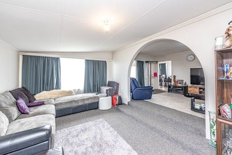 Photo of property in 27 Cross Street, Castlecliff, Whanganui, 4501