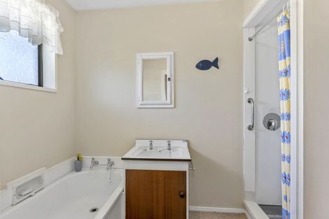 Photo of property in 1/450b Harewood Road, Harewood, Christchurch, 8051