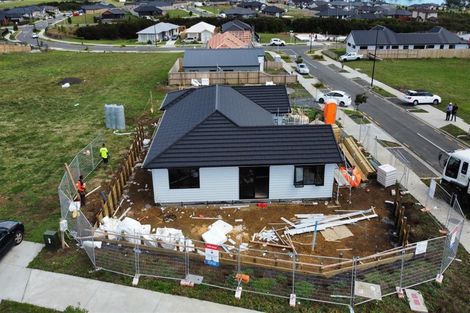 Photo of property in 25 Opouatu Avenue, Glenbrook, 2681