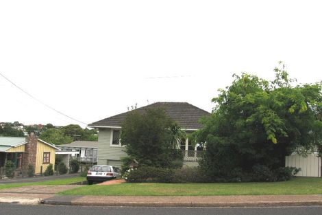 Photo of property in 2/42 Hillcrest Avenue, Hillcrest, Auckland, 0627