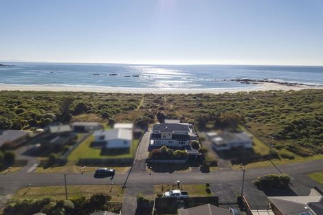 Photo of property in 17 Palmer Place, Taieri Beach, Taieri Mouth, 9091
