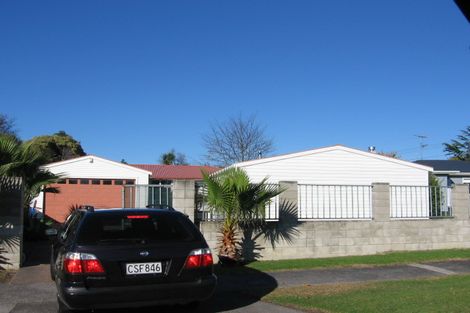Photo of property in 27 Covil Avenue, Te Atatu South, Auckland, 0610