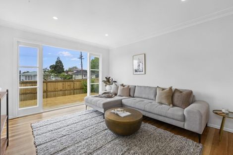 Photo of property in 1/3 Daphne Street, Kelston, Auckland, 0602