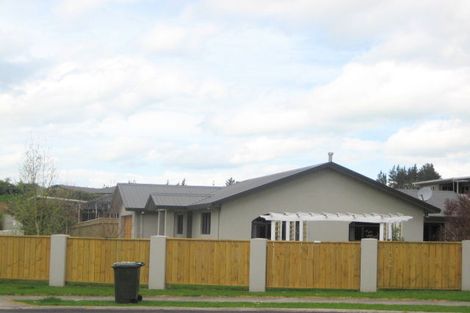 Photo of property in 8 Long Place, Frankleigh Park, New Plymouth, 4310