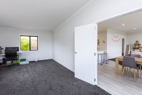 Photo of property in 51 Percy Kinsman Crescent, Riverstone Terraces, Upper Hutt, 5018