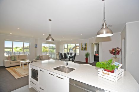 Photo of property in 12 Laly Haddon Place, Matakana, Warkworth, 0985