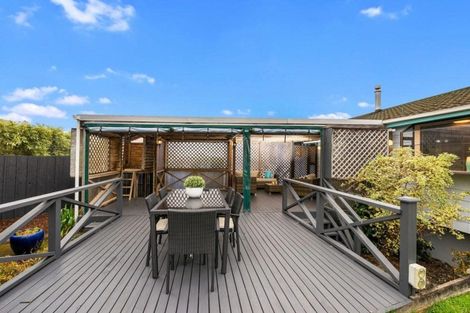 Photo of property in 9 Moxham Grove, Massey, Auckland, 0614