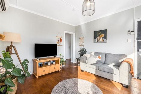 Photo of property in 38 Raroa Terrace, Tawa, Wellington, 5028