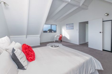 Photo of property in 64 Effingham Street, North New Brighton, Christchurch, 8083