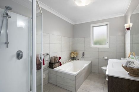 Photo of property in 7 Mertoun Terrace, Highbury, Wellington, 6012