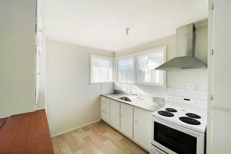 Photo of property in 35 Tarata Crescent, Mangere Bridge, Auckland, 2022