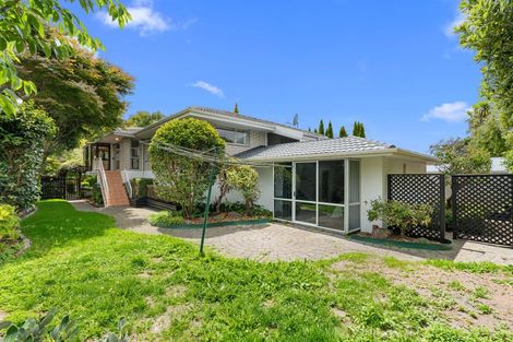Photo of property in 17 Highland Place, Avonhead, Christchurch, 8042