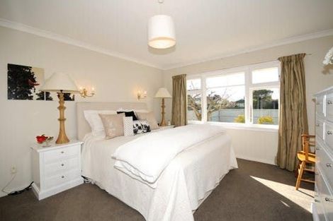 Photo of property in 11 Grimseys Road, Redwood, Christchurch, 8051