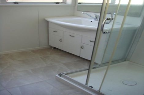 Photo of property in 13 Truscott Place, West Harbour, Auckland, 0618