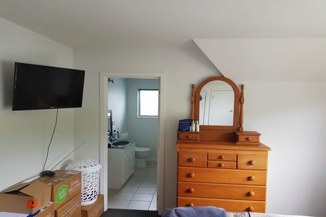 Photo of property in 1 Ridley Green, Churton Park, Wellington, 6037