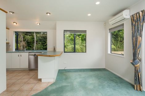 Photo of property in 11 Canary Place, Unsworth Heights, Auckland, 0632