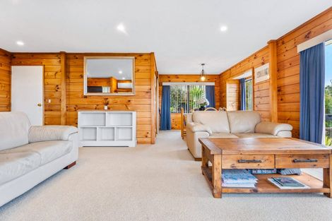 Photo of property in 2/301 Sunset Road, Sunnynook, Auckland, 0632