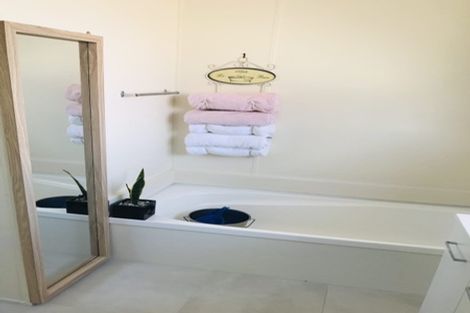 Photo of property in 2/16 Barneys Farm Road, Clendon Park, Auckland, 2103