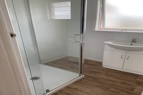 Photo of property in 2/44 Lake Road, Narrow Neck, Auckland, 0624