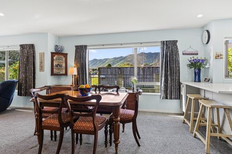 Photo of property in 19 Edgewater Street, Waikanae, 5036