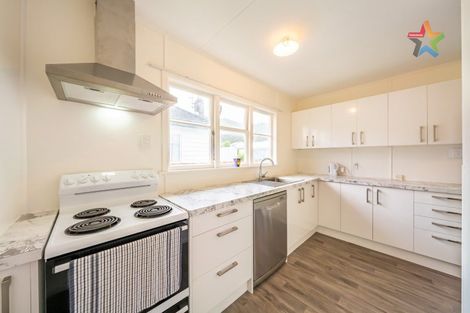 Photo of property in 43 Russell Road, Wainuiomata, Lower Hutt, 5014