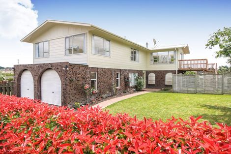 Photo of property in 19 St Catherine Crescent, West Harbour, Auckland, 0618