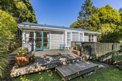 Photo of property in 804 West Coast Road, Oratia, Auckland, 0604